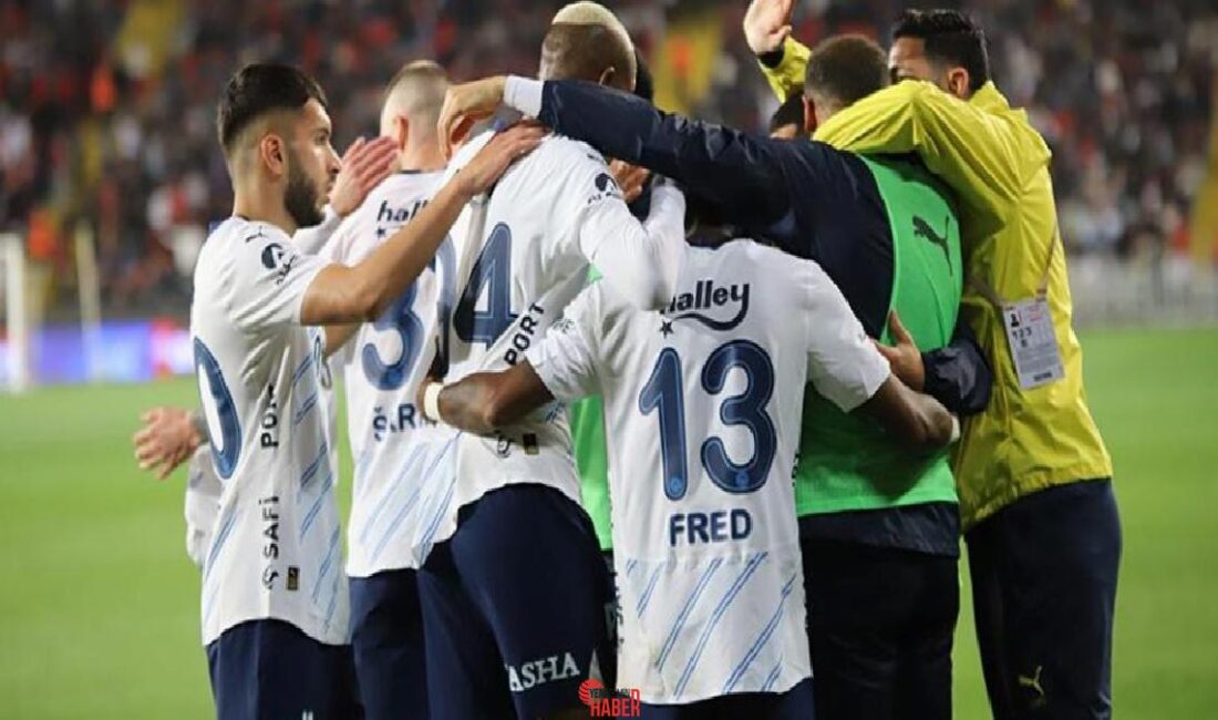 Gaziantep FK karşısında geriye düşen Fenerbahçe alandan 3 puanla ayrılırken,