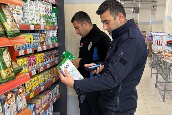 Gökçeada Belediyesi Zabıta ekipleri zincir marketlerde fiyat etiketi, kasa fiyatı
