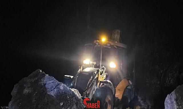 Antalya Büyükşehir Belediyesi, heyelan nedeniyle kapanan Taşatan Yolu’nu gece yaptığı
