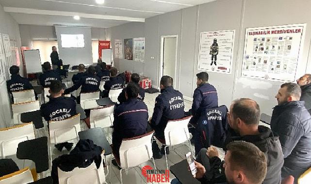 Büyükşehir İtfaiyesi, yeni vazifeye başlayan işçiye “Asansörlerde Kurtarma” konusunda teorik
