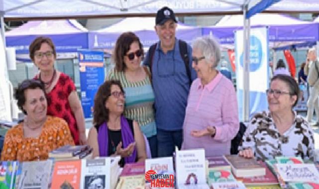 İzmir Büyükşehir Belediyesi'nin düzenlediği İzmir Kitap Fuarı, üçüncü gününde de