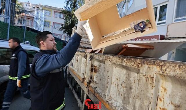 Konak Belediyesi, kullanılmayan eski mobilyaları konutlardan fiyatsız toplayarak hem etraf
