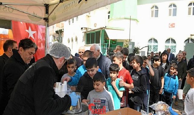 Osmangazi Belediye Başkanı Erkan Aydın, Fatih Mahallesi’ni ziyaret ederek vatandaşlara