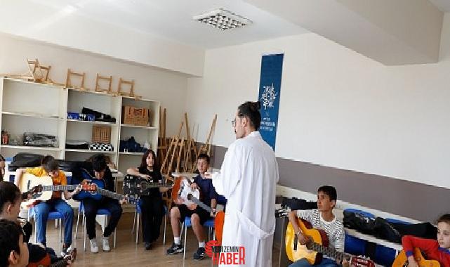 Aydın Büyükşehir Belediye Başkanı Özlem Çerçioğlu’nun öncülüğünde Aydın’da yaşayan çocuklara