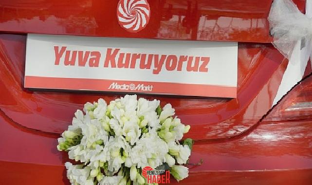 Evlilik hazırlığında olan tüm çiftleri MediaMarkt’a davet eden gelin arabası,