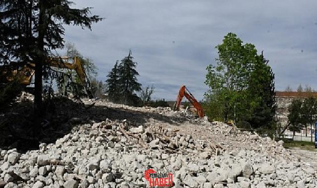 Lüleburgaz Belediyesi, kent genelinde tespit edilen metruk binaları teker teker