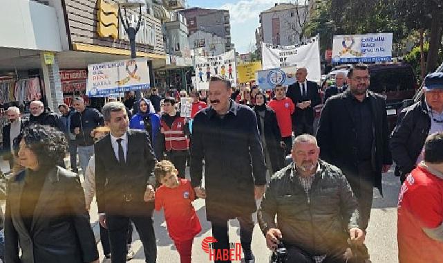 Gölcük’te Otizm Farkındalık Günü kapsamında düzenlenen etkinlikler renkli imgelere sahne