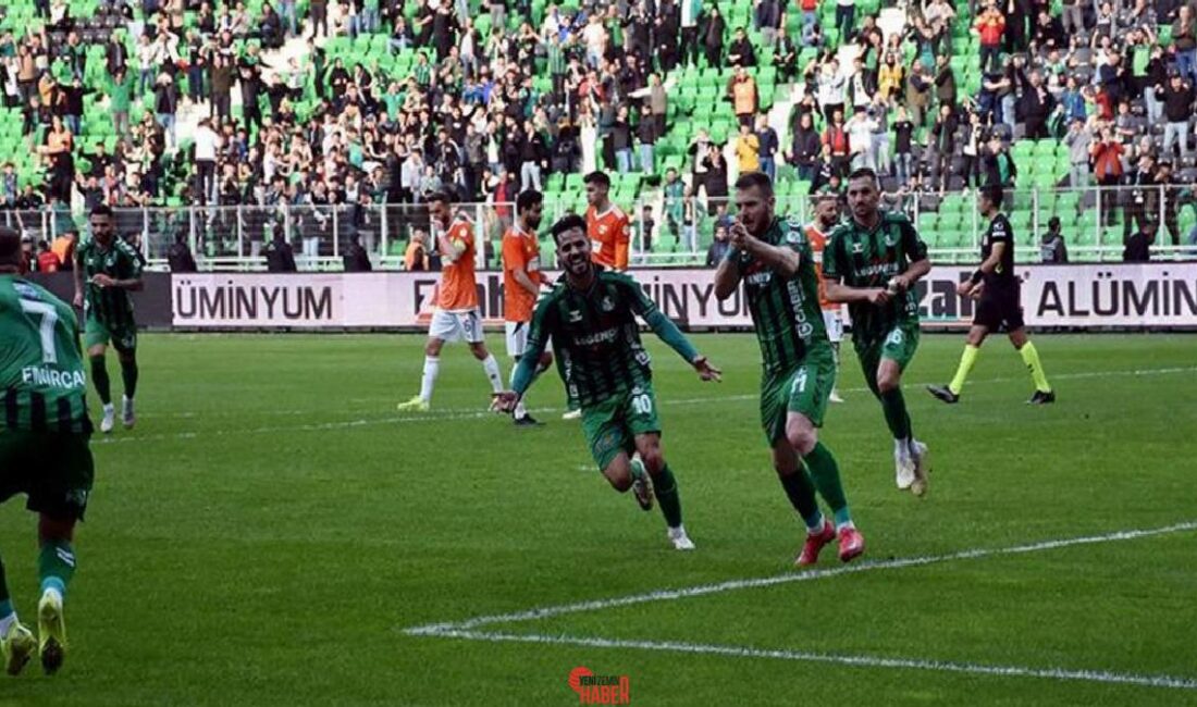 1. Lig'in 32. haftasında Sakaryaspor, geri düştüğü mücadelede Adanaspor'u 2-1