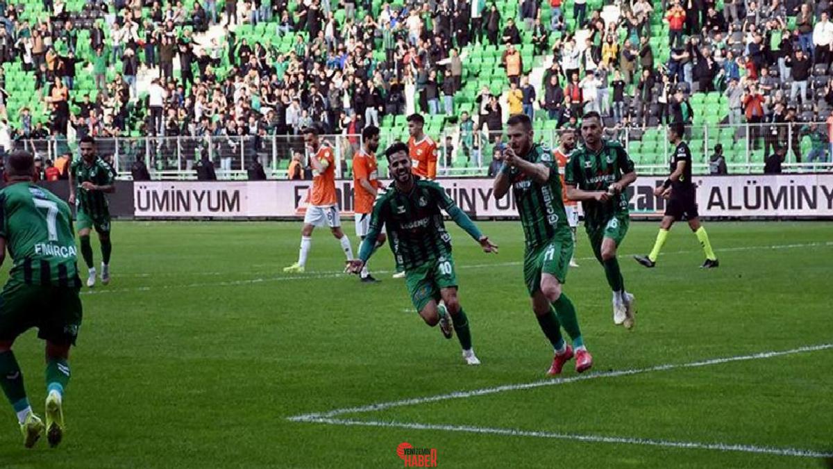 1. Lig'in 32. haftasında Sakaryaspor, geri düştüğü mücadelede Adanaspor'u 2-1