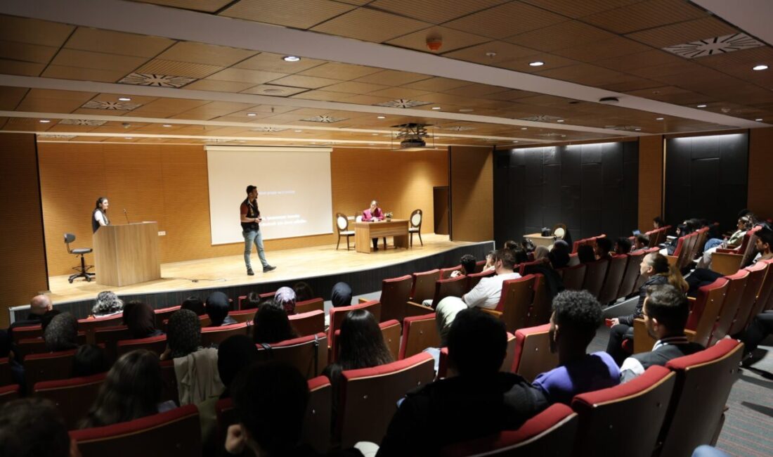 Sağlık Bilimleri Fakültesi Dr. Öğr. Üyesi Atiye Erbaş’ın moderatörlüğünde gerçekleşen