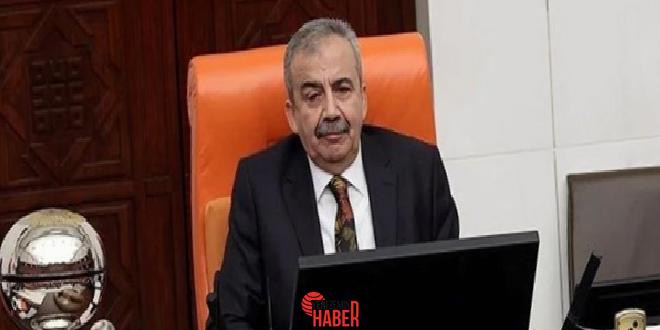 Sırrı Süreyya Başkan, kalp rahatsızlığı nedeniyle acil ameliyata alındı. Sıhhat