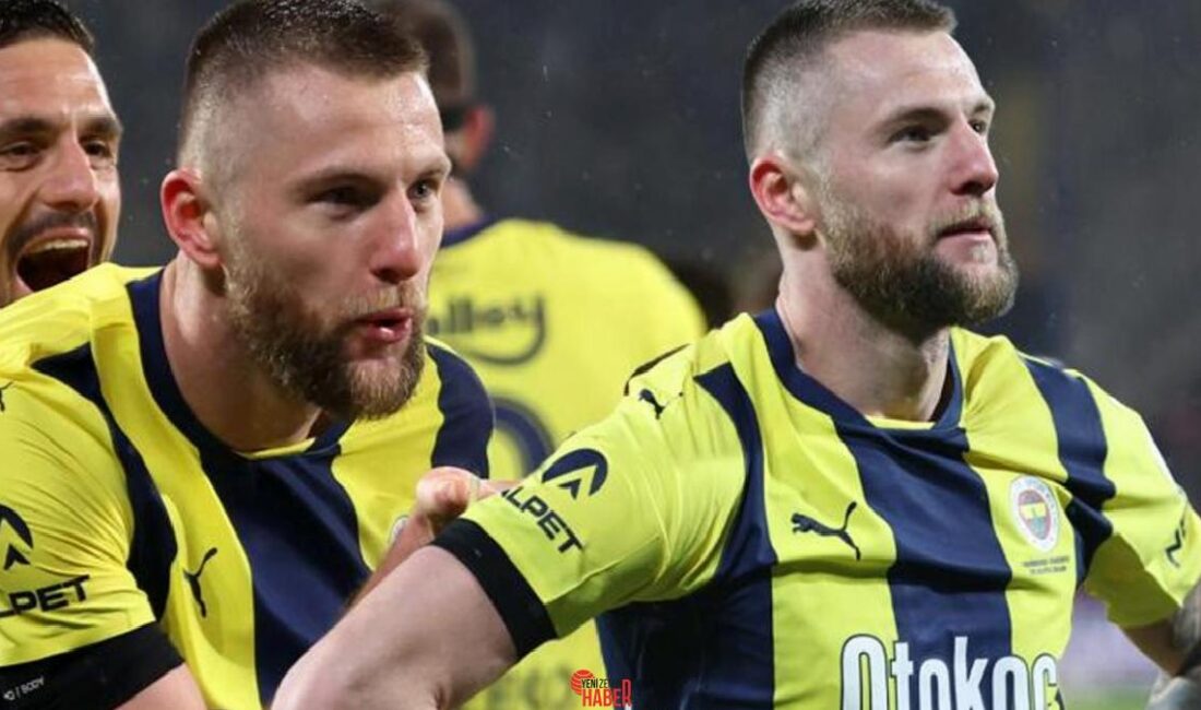 Fenerbahçe'nin devre arasında PSG'den kiraladığı Skriniar, gösterdiği performansla taraftarın gönlüne