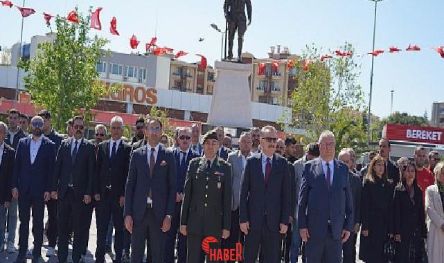 Türkiye Cumhuriyeti'nin kurucusu Ulu Önder Gazi Mustafa Kemal Atatürk'ün Edremit'e