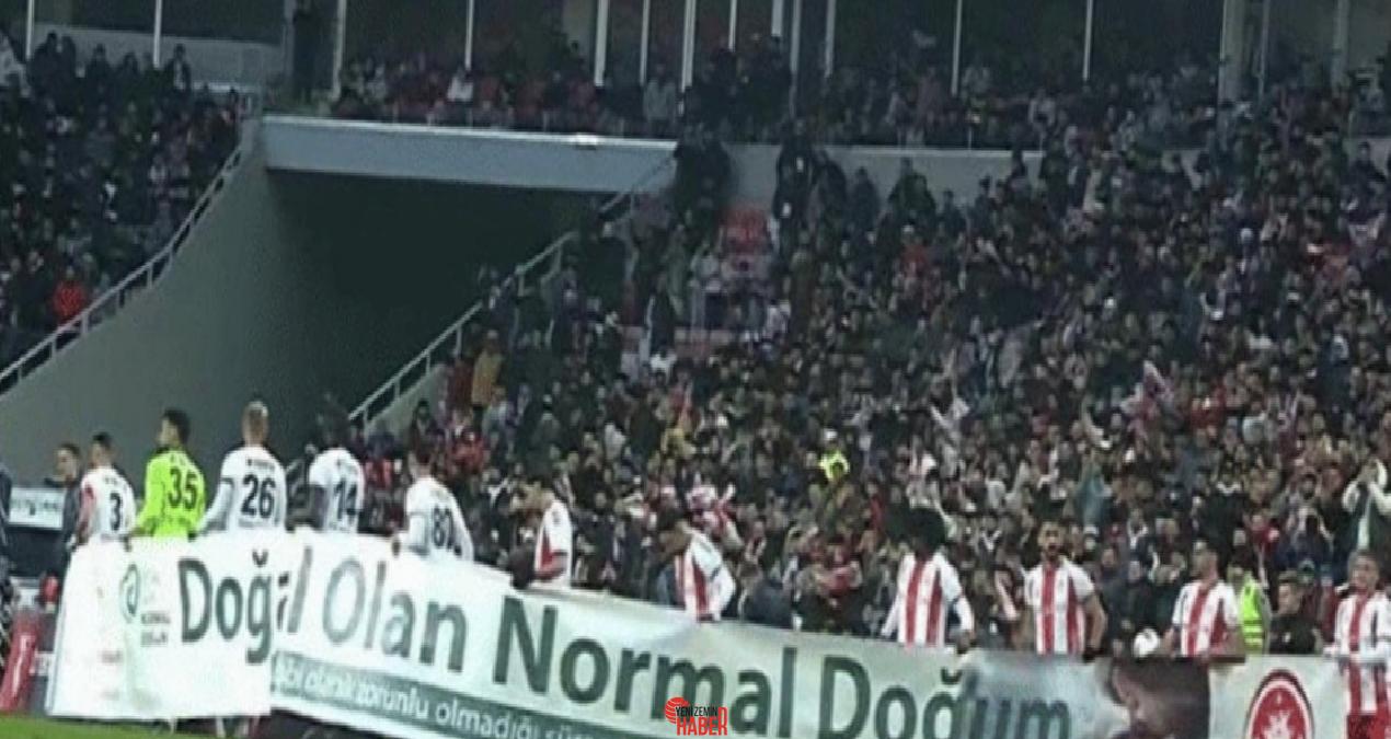 Haftasonu Sivasspor-Fenerbahçe maçında açılan 'Doğal olan normal doğum' pankartına tepkiler