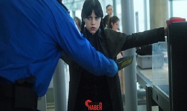 Jenna Ortega’nın başrolünü üstlendiği Tim Burton imzalı Wednesday, iki kısım halinde yayınlanacak yeni