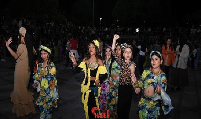 Osmangazi Belediyesi tarafından düzenlenen Hıdırellez Şenliği’nde binlerce kişi baharın gelişini
