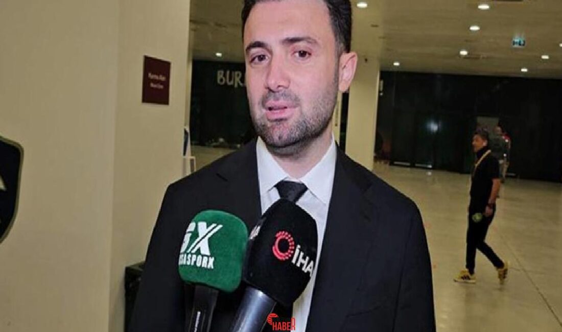 Bursaspor Başkanı Enes Çelik, yeşil-beyazlı taraftarlara transfer muştusu verdi.