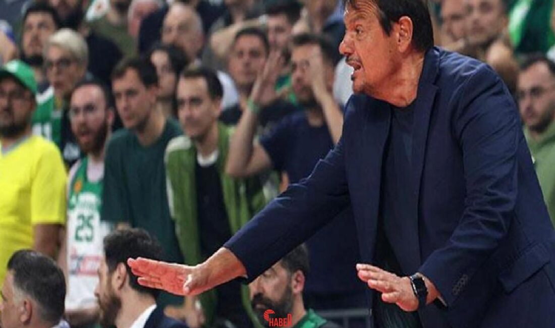 Yunanistan grubu Panathinaikos'un başantrenörü Ergin Ataman, taraftarının kendisine gösterdiği tepki