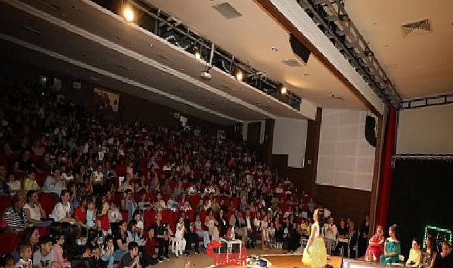 Menderes Belediyesi Çocuk Tiyatrosu ‘Bir Zamanlar “Ünlü”ydüm’ isimli Yeşilçam müzikal