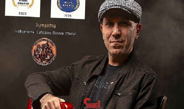 Türkiye’de blues ve rock tipinde kendine has bir çizgide üretimlerini