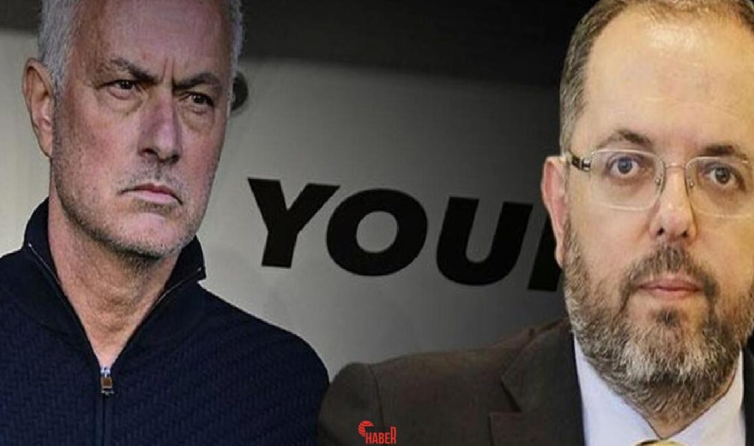 Fenerbahçe - Beşiktaş derbisini tribünden takip eden ünlü tarihçi ve