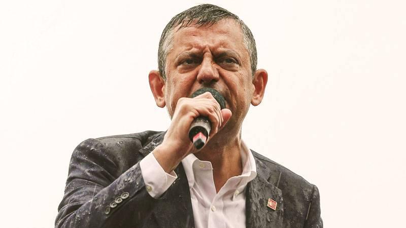 CHP lideri Özel, “Bana teslim edilen bayrağı ne yere atarım,