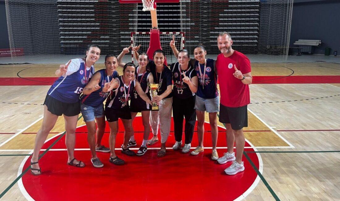 Antalya Basketbol Yerel Ligi Büyük Kadınlar kategorisinde mücadele eden Antalya