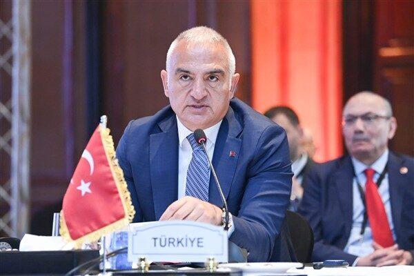 Ersoy, Ökten için "İslam kültür ve medeniyeti tasavvurunun günümüzdeki en