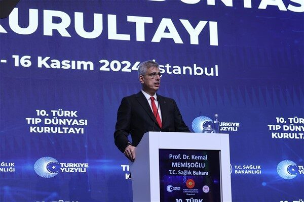 Sağlık Bakanı Prof. Dr. Memişoğlu, dün geçirdiği kaza sonucu hastanede