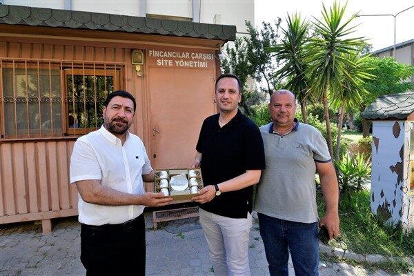 Bornova Belediye Başkanı Eşki, Belediye Meclis Üyesi Akın Dalgıç ile birlikte