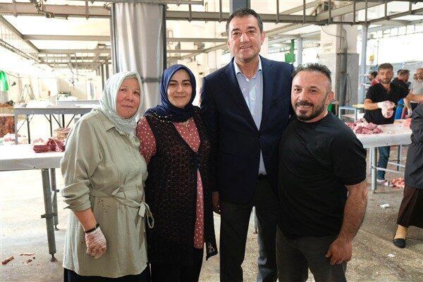 Mezbahanede yürütülen kesim işlemlerini bir süre takip eden ve çalışmalar