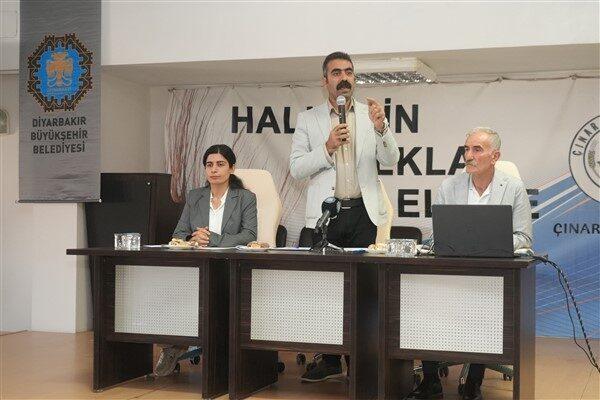 Çınar Belediyesi Toplantı Salonu’ndaki toplantıya, Büyükşehir Belediyesi Eş Başkanı Doğan