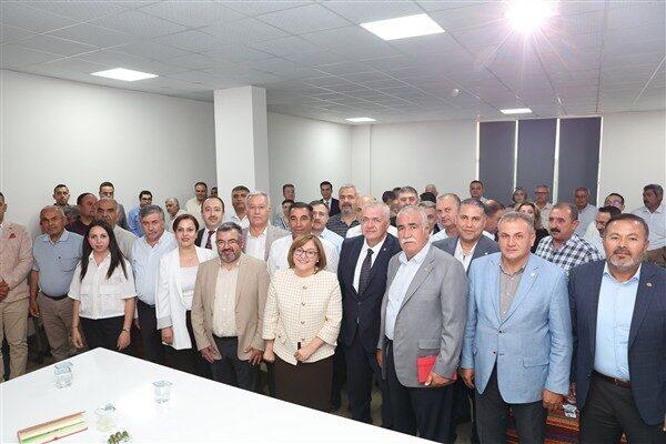 Gaziantep Büyükşehir Belediyesi’ne bağlı Tarım Okulu’nda düzenlenen toplantıya tarımda yaşanan
