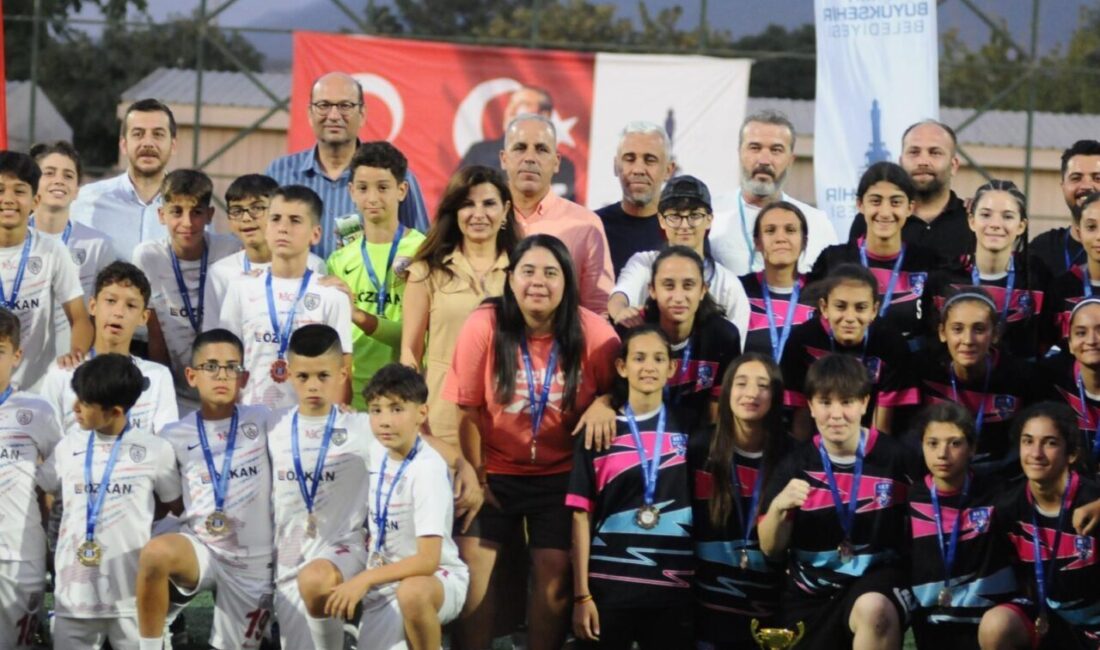 Türkiye Sağlıklı Kentler Birliği Başkanı ve İzmir Büyükşehir Belediye Başkanı