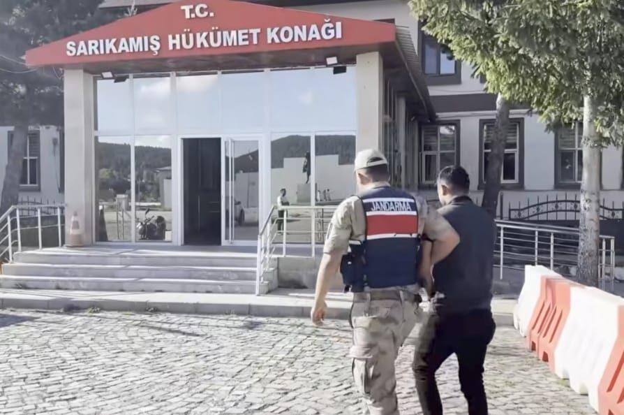 Köyde çobanlık yapan bir kişinin sürüsünden, sekiz vatandaşa ait toplam