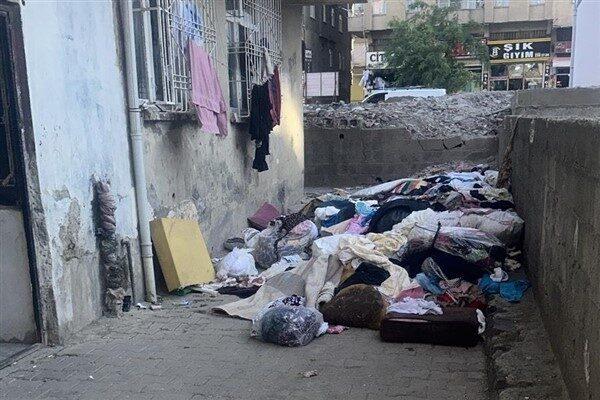 Vatandaşların yoğun koku şikâyetiyle Huzurevleri Mahallesi 10.Sokak apartman dairesinin beşinci