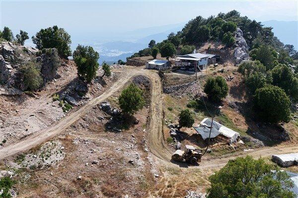 Kumluca Belediyesi, ilçe merkezinin yanı sıra yaylalarda da hizmetlerini sürdürüyor.