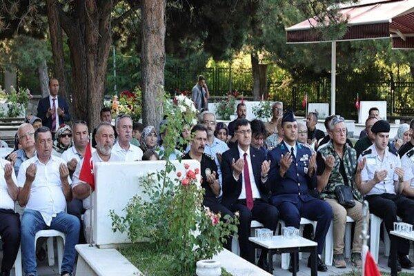Her ay düzenli olarak gerçekleştirilen program, şehitler ile ebediyete irtihal