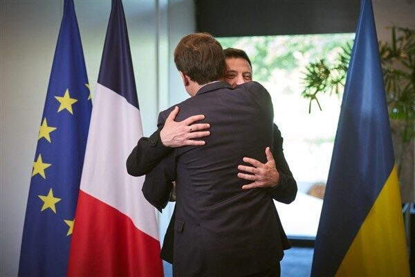 Fransa Cumhurbaşkanı Macron, NATO Zirvesi kapsamında Ukrayna Devlet Başkanı Volodimir