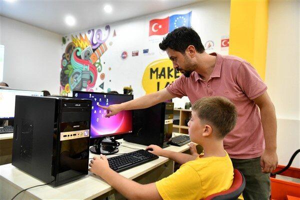 Muratpaşa Belediyesi, ASSİM Teknoloji Merkezi’nde geleceğin dünyasını şekillendirecek mesleklerin temelini