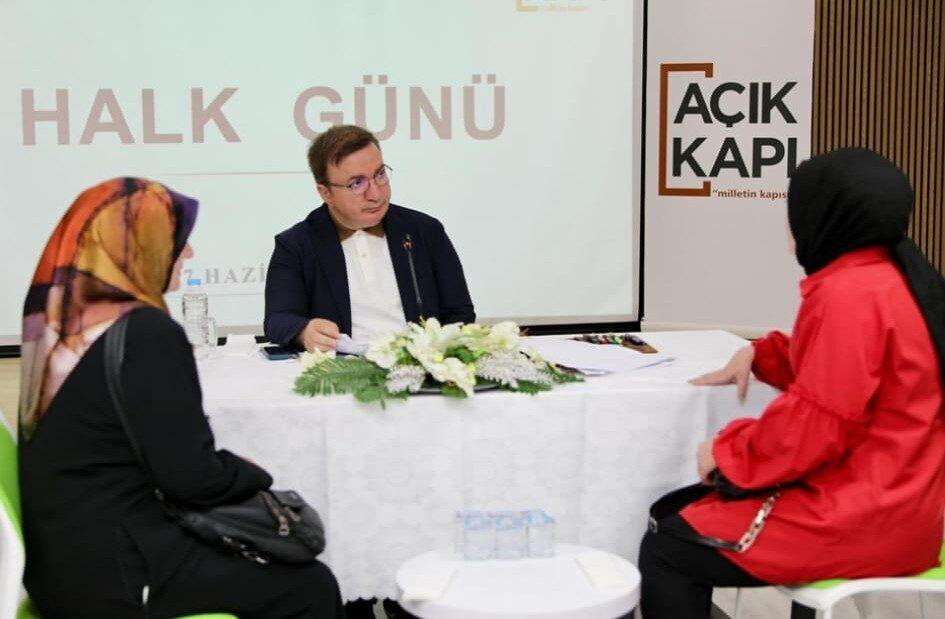 İl Halk Kütüphanesi toplantı salonunda gerçekleşen buluşmada, Vali Aydoğdu 44