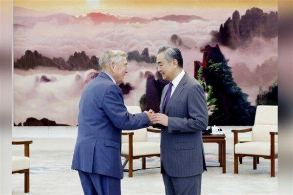 Çin Dışişleri Bakanı Wang Yi dün Beijing’de ABD Harvard Üniversitesi’nden