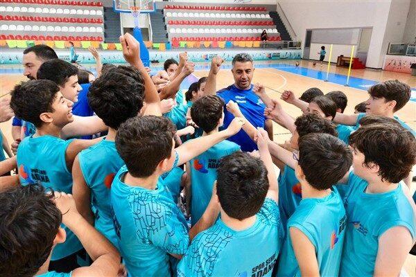 Adana Büyükşehir Belediyesi; 2025 yılında 10 ilçede, 13 branşta (futbol,