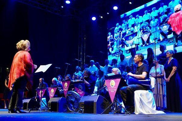 Festival ruhunun tüm ilçede hissedildiği ikinci güne, saat 21.00’de başlayan