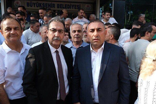Adana Büyükşehir Belediye Meclisi Olağanüstü Toplantısı gerçekleştirildi. Görevinden uzaklaştırılan Zeydan