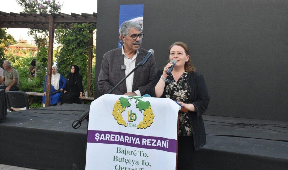 Toplantının açılışını Bağlar Belediyesi Eşbaşkanları Leyla Ayaz ile Siraç Çelik yaptı. Eşbaşkanlar,