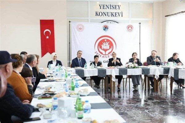 Aile ve Sosyal Hizmetler Bakanı Göktaş’a ziyaretinde Ardahan Milletvekili Kaan Koç,