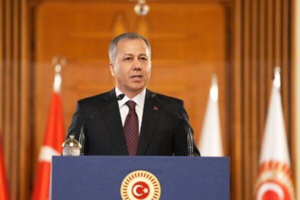 Bakan Yerlikaya, Adana merkezli 6 ilde yapılan baskınlarda 130 torbacıyı yakaladıklarını