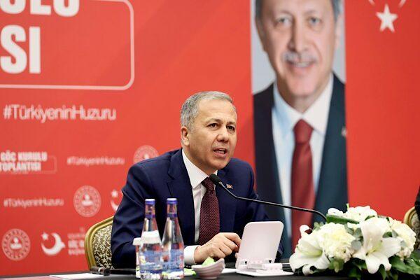 Bakan Yerlikaya, 2 yıl önce Ankara’da trafik kazasına müdahale ederken