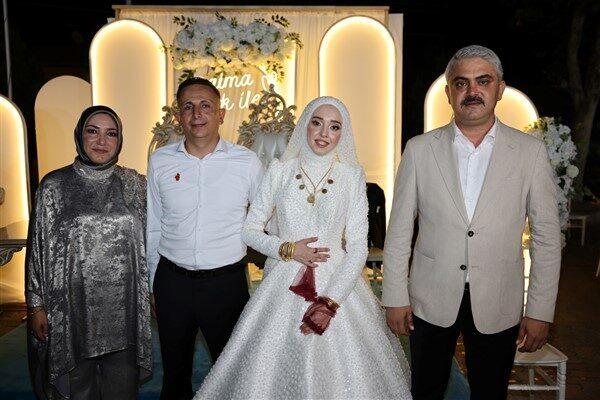 Başkan Ali Avan, düğün törenindeki kına merasiminde geleneksel merasimi yerine